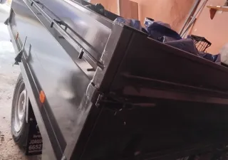 Remolque de carga puertas abatibles con papeles