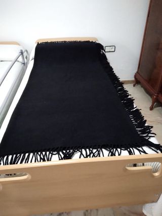 Mantón negro antiguo con flecos