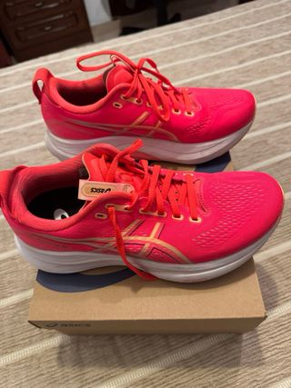 Zapatillas ASICS Gel Kayano 32 Rojas y Doradas