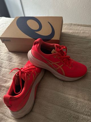 Zapatillas ASICS Gel Kayano 32 Rojas y Doradas