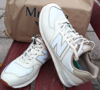 New Balance 574 Beige y Blanco