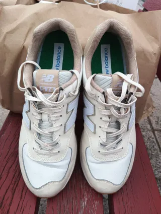 New Balance 574 Beige y Blanco