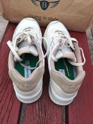 New Balance 574 Beige y Blanco