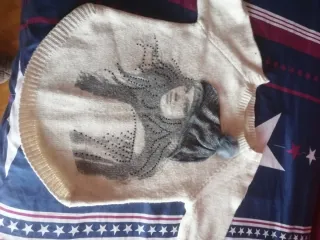 Jersey gris con parches de cuadros