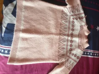 Jersey gris con parches de cuadros