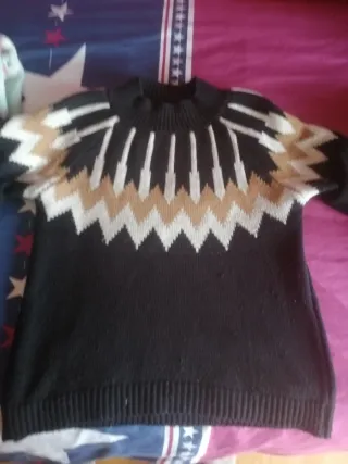 Jersey gris con parches de cuadros