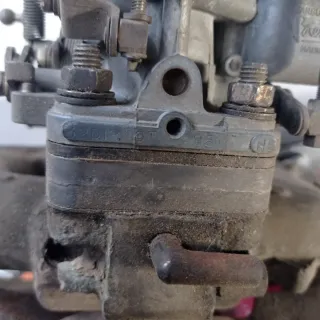 Carburador Renault 12 TS con colectores.