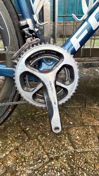 Bicicleta de carretera Focus azul