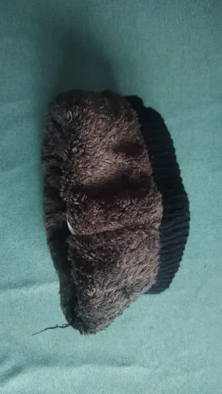 Gorro de lana negro y marrón