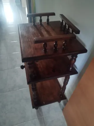 Mesa auxiliar de madera