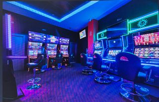 Traspaso Salón de Juegos en Granada Centro