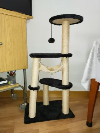 Rascador para gatos con hamaca