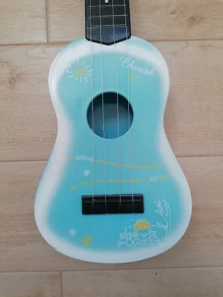 Guitarra infantil de juguete