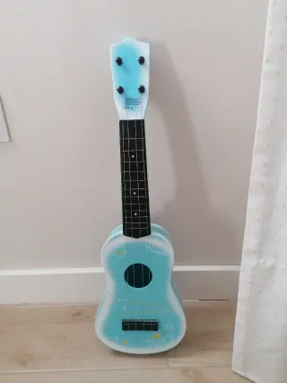 Guitarra infantil de juguete