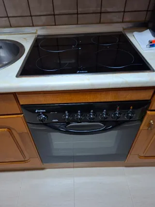 Mueble de salón madera y cristal