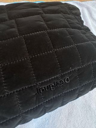 Bolso Desigual negro acolchado