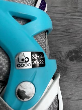 Patines en línea grises y azules