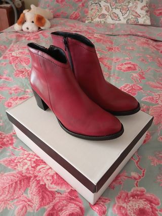 Botines piel Chay rojos talla 40