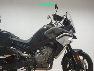 CF MOTO 800 MT