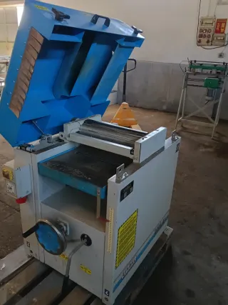 Máquina de carpinteria. Regrueso.