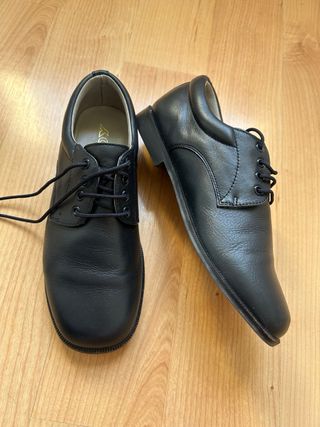 Zapatos negros de niño de Gody