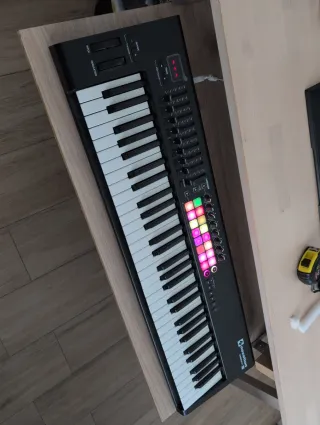 Teclado MIDI Novation Launchkey 61 MK2