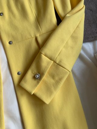 Elegante abrigo primavera amarillo Zara Talla XS