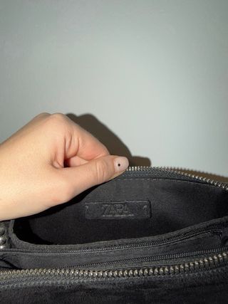 Bolso Zara Negro con Cadena Plateada