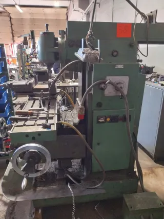 Maquinaria industrial: Fresadora, Rectificadora