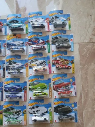 Lote de 25 Hot Wheels + BUICK 87 TH