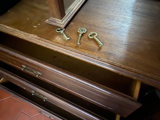 Bela Estante/Móvel/Antiguidade/Vitrina/Louceiro