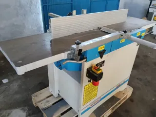 Máquina de carpinteria. Cepilladora.