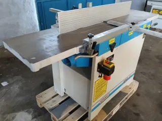 Máquina de carpinteria. Cepilladora.