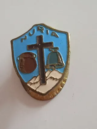 Insignia de solapa NURIA
