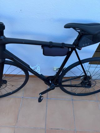 Bicicleta de carretera negra