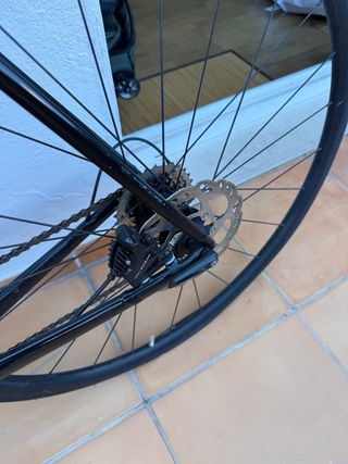 Bicicleta de carretera negra