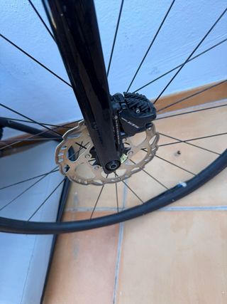 Bicicleta de carretera negra