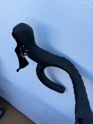 Bicicleta de carretera negra