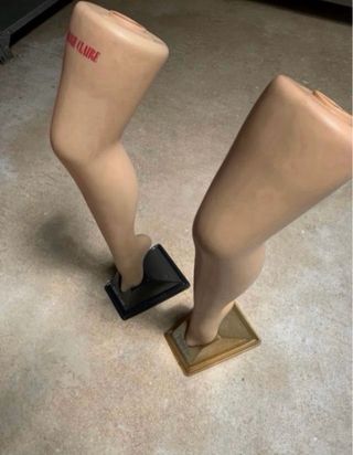 Piernas exposición de maniquí Marie Claire