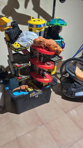 Parking de Juguete con Coches y Dinosaurios