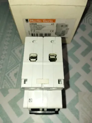 Interruptor Diferencial Merlin Gerin 23525