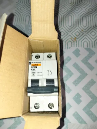 Interruptor Diferencial Merlin Gerin 23525