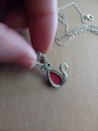 Collana gatto con pietre rosse corallo