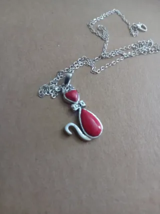 Collana gatto con pietre rosse corallo
