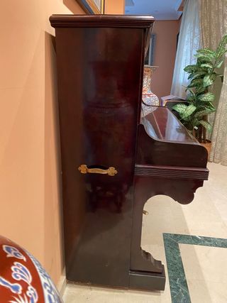 Piano Strauss madera antiguo