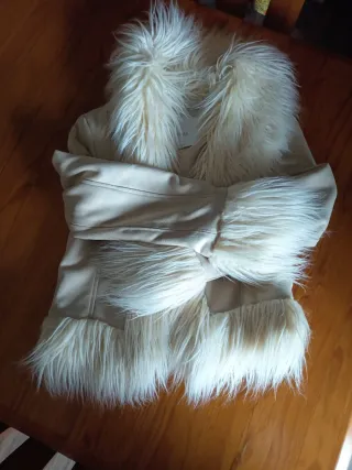 Chaqueta Bershka pelo beige