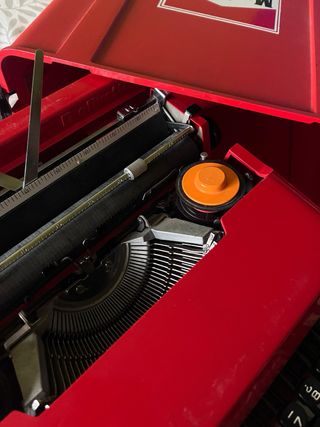 Máquina de escribir Olivetti Valentine Roja