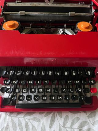 Máquina de escribir Olivetti Valentine Roja