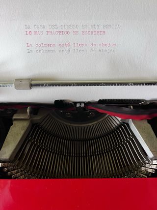 Máquina de escribir Olivetti Valentine Roja