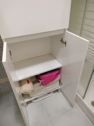 Armario de baño blanco